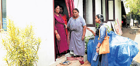 Asha worker Sandhya K S giving tips to residents of Sri Muruga Temple Road at Kochukadavanthra on maintaining hygiene after water contamination was reported in the area.