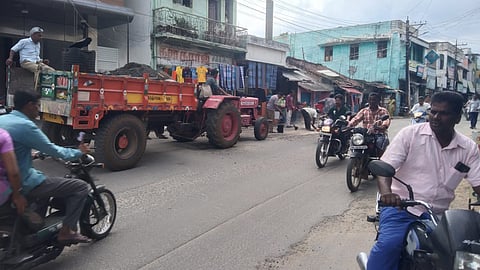 A picture of the patchworks conducted in the state highway road connecting Palacode and Krishnagiri.