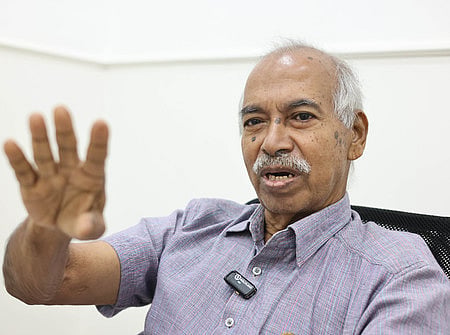 Payyanur MLA V Kunhikrishnan interacting with TNIE team of journalists as part of the Express Dialogues.