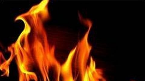 Investigators said that after securing bail, he allegedly went to his wife’s quarters near Bijipur Chowk on Friday night and attempted self-immolation in front of the residence.