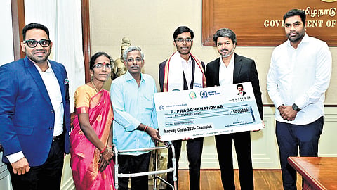 Chief Minister C Joseph Vijay presenting a cheque for `50 lakh on behalf of the SDAT to Chess Grandmaster R Praggnanandhaa on Monday