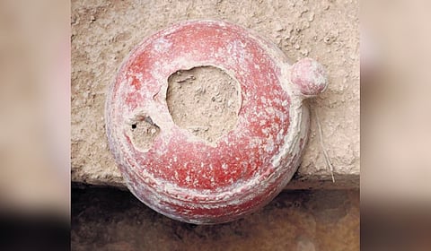 A red-slipped pottery vessel with handles unearthed during the Keezhadi excavation in Sivaganga.