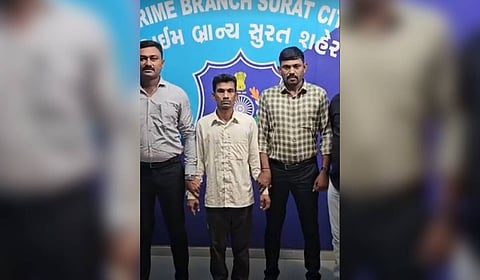 The arrested accused, Bholasingh, along with police officials.