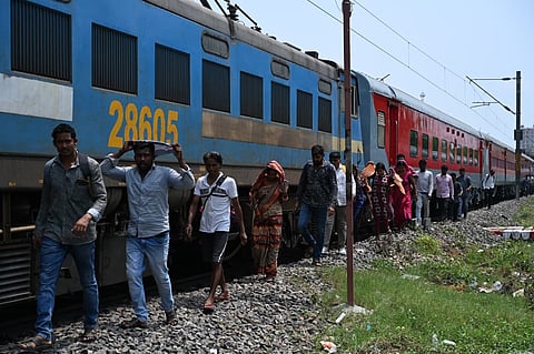 Railway officials and technical staff promptly attended the site and took the necessary measures to secure the rolling stock and assess the situation.