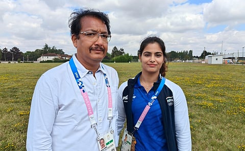 Jaspal Rana (L) & Manu Bhaker during the Paris Olympics