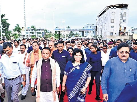 CM Majhi with Works minister Prithiviraj Harichandan, Bhubaneswar MP Aparajita Sarangi and MLA Babu Singh after inaugurating the new road