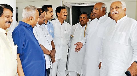 Congress leaders Mallikarjun Kharge, KH Muniyappa, RV Deshpande, Ajay Singh, Prakash Hukkeri, and Muddahanume Gowda in New Delhi.