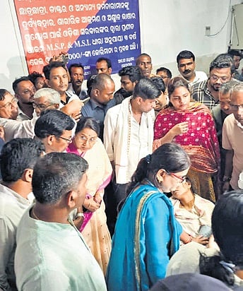 OPCC president Bhakta Charan Das meeting the sarpanch at the hospital