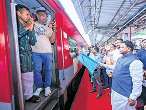 Chief Minister Mohan Charan Majhi flagging off the Somnath Swabhiman Yatra at Bhubaneswar railway station