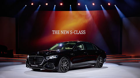 At the heart of the S 450 e is the updated 3.0-litre M256 Evo inline-six turbo-petrol engine, now Euro 7 compliant, producing 326 hp and 540 Nm on its own.