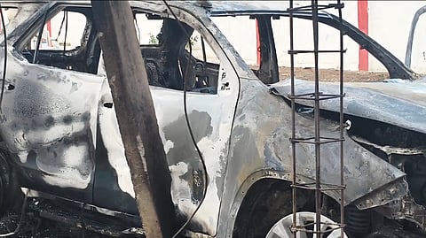 While one vehicle managed to flee the chaos, two were trapped, with the Fortuner bearing the brunt of the horrific arson.