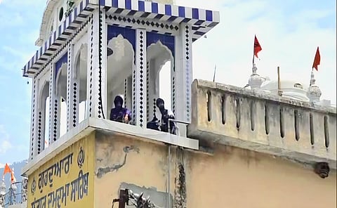 A group of Nihang Sikhs has allegedly occupied the rooftop of a gurdwara in Nagrasu, Rudraprayag, for over 24 hours over arrest after Karnaprayag clash