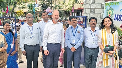 On Monday, John Roome Zutt, World Bank South Asia Vice President, visited the GVMC Primary School at Trinathapuram (Durganagar) in Vizag.