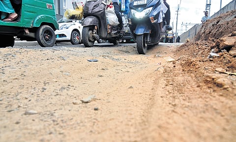 A stretch of Netaji Road in Pulikeshinagar ward resembles a village street. During rain, this will turn into a muddy puddle requiring motorists to be extra cautious to save their life and limbs.