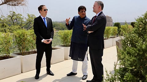 Commerce and Industry Minister Piyush Goyal with US Trade Representative Jamieson Greer (R).