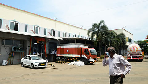 Following an ammonia gas leak at the M/S St. Peter & Paul Seafood Export Pvt. Ltd. factory in Kannigaiper, Tiruvallur, scientists and police personnel confuct an investigation.