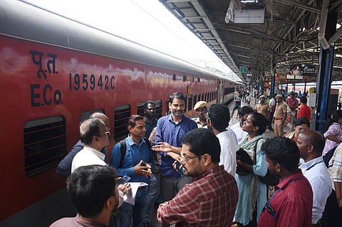 Migrant workers from Odisha who were affected by the Ammonia gas tragedy return to their hometown.