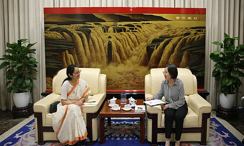 The meeting took place between Shweta Singh, Minister of the Embassy, and Wang Jianxin, Deputy Director-General of the Foreign Affairs and International Cooperation Department of Xinhua.