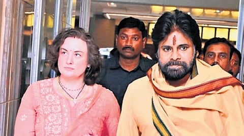Pawan Kalyan (R) with his wife Anna Lezhneva.