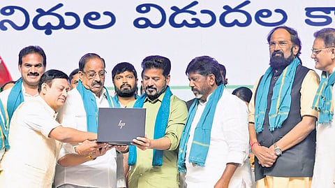 Flanked by Ministers Thummala Nageswara Rao, Bhatti Vikramarka, N Uttam Kumar Reddy and Md Azharuddin, Chief Minister A Revanth Reddy releases Rythu Bharosa funds in Hyderabad on Tuesday