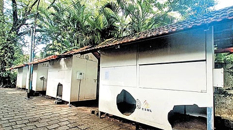 As many as six street-vending kiosks, out of the 56 inaugurated in June last year, have been in a poor condition.