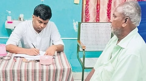 Dr Rafiq consulting patients at a Primary Health Centre in Tenkasi.