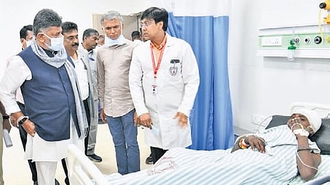 Chief Minister DK Shivakumar meets an injured undergoing treatment at
RR Hospital on Mysuru Road.