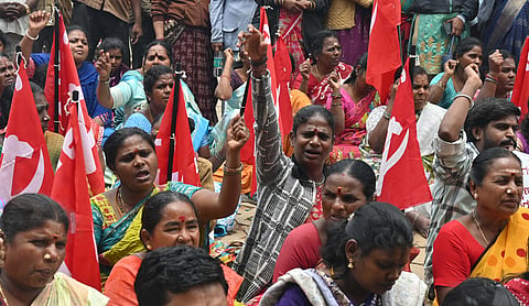 Members of Beedhi Badhi Vyaparigala Sangha (street vendors) with CITU protest against the state government and GBA for evacuating them from footpaths, at Freedom Park in Bengaluru on Saturday.