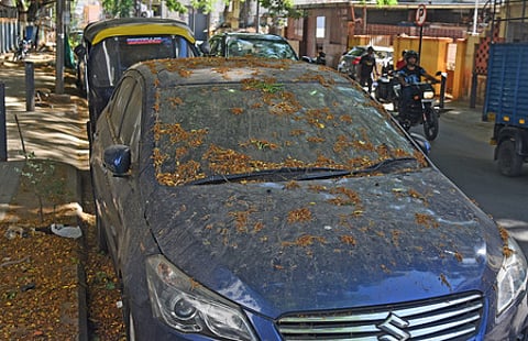 Cars and Bikes parked on road sides GBA is planning to towing the vehicles parked for Months in Bengaluru.
