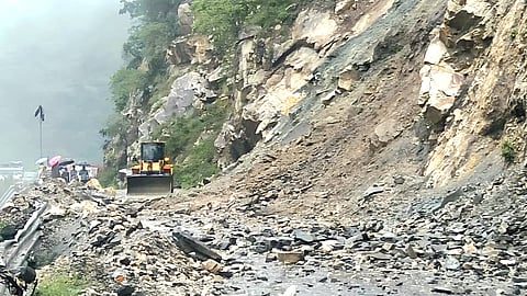A massive rockslide between Malpa and Lamari has blocked the route, cutting off road connectivity to the China border in the Vyas Valley.