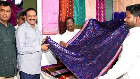 Handloom Exhibition cum Sale 2026 organised by the Department of Handlooms and Textiles commenced in New Delhi on Sunday.
