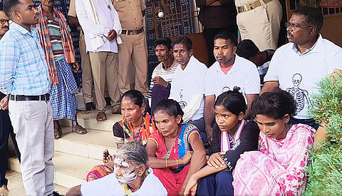 The protesters alleged that despite being alive and eligible for compensation, their names were omitted from the list after they were shown as deceased.
