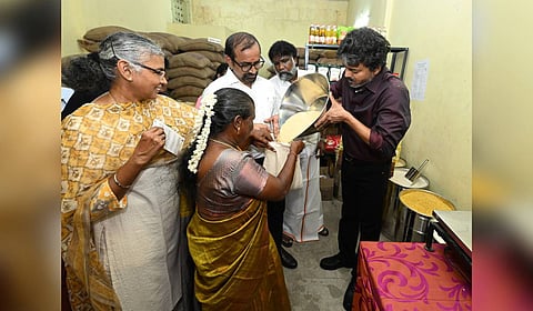 CM Vijay visited the Chinthamani cooperative fair price shop at MKB Nagar and launched the statewide distribution of 73,000 new electronic family cards.