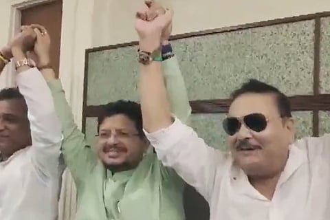 Dressed in a white kurta and wearing his trademark dark sunglasses, Mitra sat beside the rebel leader before declaring that he would no longer hold any organisational responsibility under the Mamata Banerjee-led faction while continuing as a Trinamool Congress MLA.