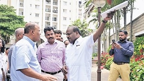 Union Minister HD Kumaraswamy at an inspection of HMT land on Thursday