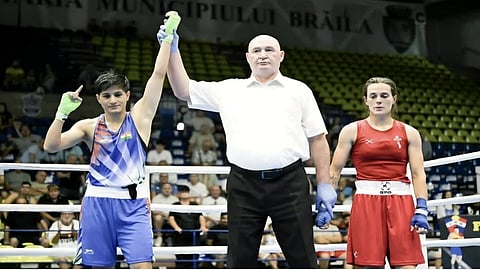 Aarti Dhariyal, a 21-year-old pugilist from Gaurihat in Moonakot, struck gold at the Golden Belt Tournament in Romania.
