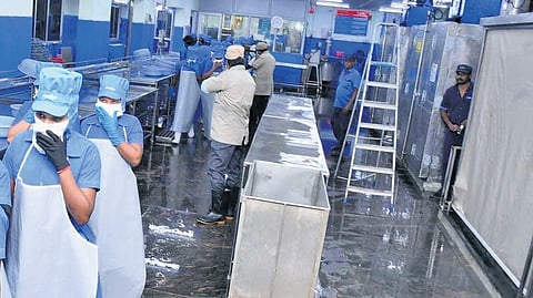 The companies have been given a time of just 3 days for the relocation.