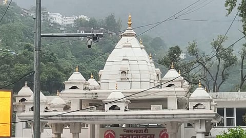 J-K: Vaishno Devi Yatra remains suspended due to adverse weather