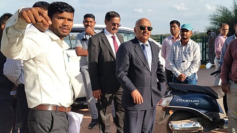 Upa Lokayuktas Justice K N Phaneendra and Justice B Veerappa inspecting Yelahanka Lake.