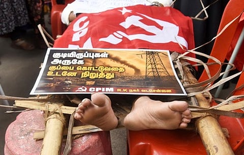 Residents of RK Nagar have staged a protest by pretending to be dead on Monday near the Kodungaiyur landfill, raising concerns over the extension of the landfill by dumping fresh household waste in the new area in chennai.