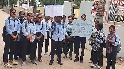 A group of 15 girl students of a government school at Kanina in Mahendragarh district staged a protest demonstration in support of activist Sonam Wangchuk.