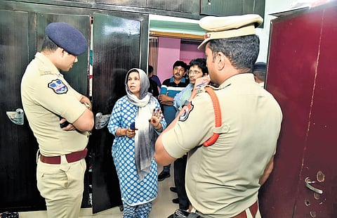 Police Commissioner Gaush Alam interacts with family members at the house where the robbery took place at Bhagathnagar in Karimnagar on Wednesday