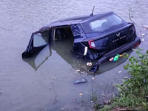 As the vehicle sank into the water, all seven occupants were trapped inside. Hearing cries for help, local villagers rushed to the spot and managed to rescue two of the occupants.