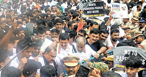 Congress leaders stage a ‘Chalo Lok Bhavan’ protest in Hyderabad on Wednesday