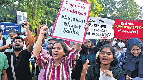 Students and activists stage a solidarity protest on Lower Tank Bund road, Hyderabad, demanding justice for the protesters who faced police brutality while protesting for Dharmendra Pradhan’s resignation in Delhi.
