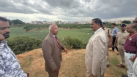 Upa Lokayuktas Justice K N Phaneendra and Justice B Veerappa visited the Chikkabeguru lake on Tuesday to check pollution and encroachment.