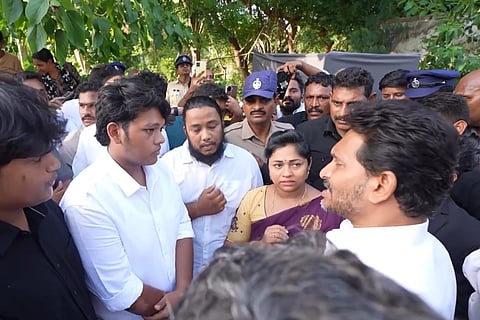 Lokesh alleged that extending support to the accused while overlooking the victim’s family was unprecedented in political history.