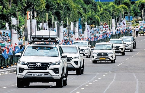 Security personnel carrying out carcade rehearsal at Airport road ahead of President Droupadi Murmu’s visit