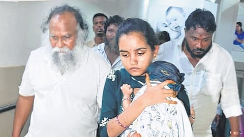 TPCC working president T Jayaprakash Reddy came to the rescue of a woman who arrived at the Sangareddy Government Hospital carrying her unresponsive four-month-old baby.