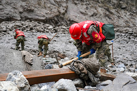 Rescue officers and paramilitary police of the Shigatse Detachment of the Tibet Armed Police Corps, in coordination with heavy machinery, carry out search and rescue and dredging work along one side of the river at the disaster site in Gyirong County, Shigatse, Tibet Autonomous Region, on August 29, 2026.
